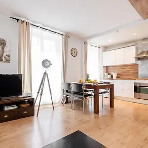 Rue Cler - Eiffel Tower Apartment